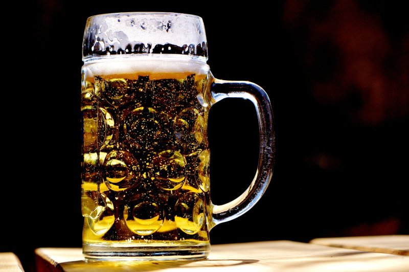 Un boccale da un litro di birra